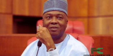 Bukola Saraki Gives Scholarships to 100 Varsity Students in Kwara State