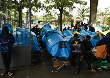 Italian Lawmakers Approve Decree to hold Teenage Migrants in Adult Centers