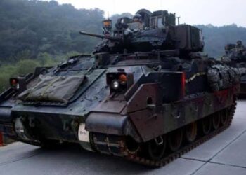 Russia Seizes US Bradley Fighting Vehicle in Night Operation in Ukraine