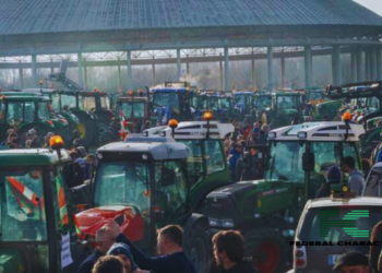 Farmers Tractors Congest Spanish City Streets as They Protest EU Policy