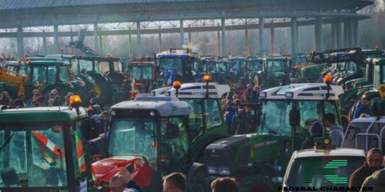 Farmers Tractors Congest Spanish City Streets as They Protest EU Policy