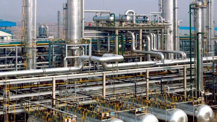 Big News! Nigeria’s Giant Refinery Starts Selling Fuel Abroad!