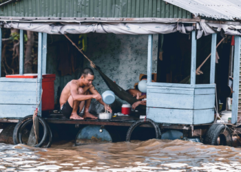 Thousands More At Risk In Russia As Flooding Spreads