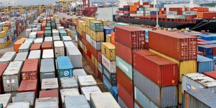 Nigerian Customs Collects Big Money at Apapa Port, Aims for Even More!