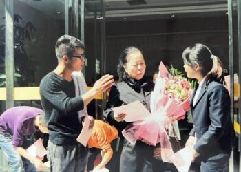 Eight Decades of Dedication: Chinese Language Teacher Sets Guinness Record with 64-Year Career