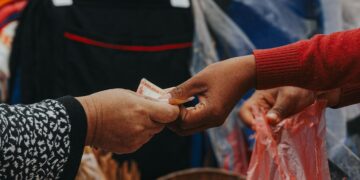 Yen Plumbs 16-Year Low Against Pound as Interest Rate Disparity Weighs