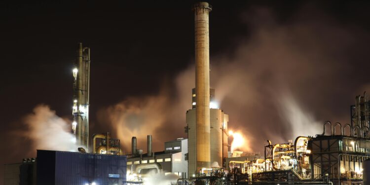 Oil Prices on a Rollercoaster: Demand Up, Supply Uncertain, Inflation Looms