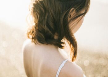 How To Control The Spread of Back Acne “Bacne”