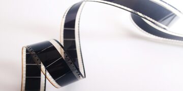 Suppression of Filmmakers in Iran, popular Iranian filmmaker sentenced to eight years imprisonment