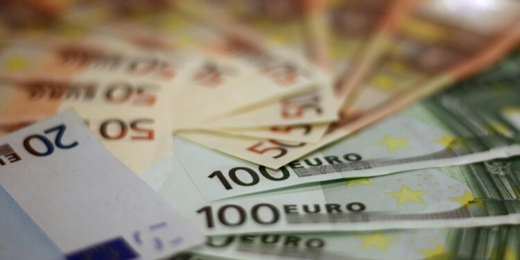 Euro-Zone Inflation Bump Won’t Derail ECB’s Rate Cut Plans