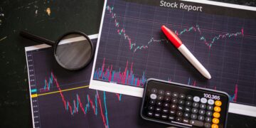 Stock Market Selloff Continues As Rate Fears And Salesforce Disappointment Weigh On Investors