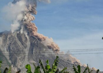 Indonesia’s Mount Ibu Erupts, Emitting Ash Clouds