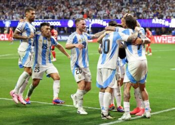 Argentina Begins Copa América Title Defense with 2-0 Win Over Canada