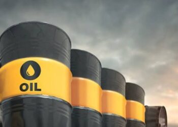 Oil Market Stalemate: War Fears Rage, But US Stockpile Surprise Dims the Fire