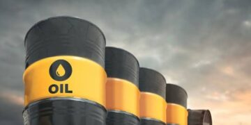 Oil Market Stalemate: War Fears Rage, But US Stockpile Surprise Dims the Fire