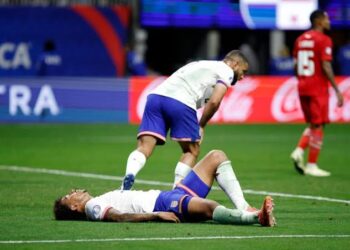 USA Falls to Panama in Dramatic 2-1 Clash Amid Controversy and Early Red Card