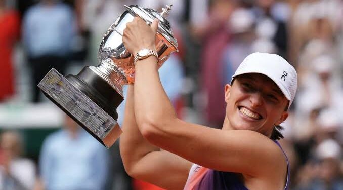 Iga Swiatek Clinches Third Straight French Open Title with Dominant Win Over Paolini
