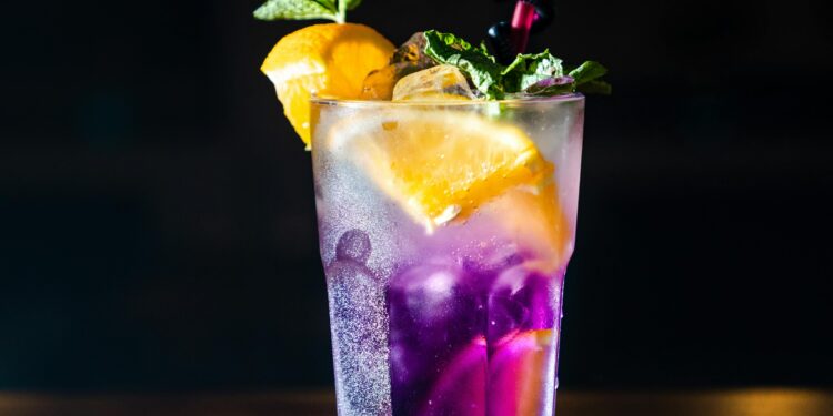 Classic Summer Cocktails: Recipes & Guide