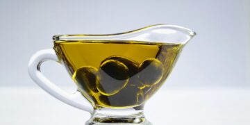 Palestinian Drivers Forced to Use Cooking Oil as Alternative