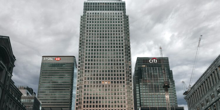 BIS Urges Central Banks to Exercise Caution in Interest Rate Cuts