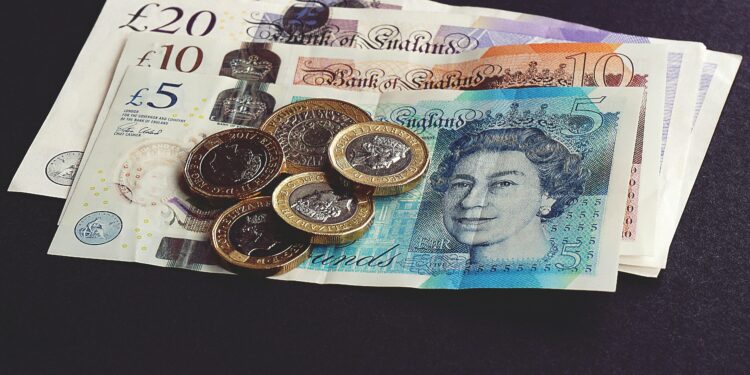 Brits Eagerly Exchange Notes Featuring Queen Elizabeth for New King Charles Bills
