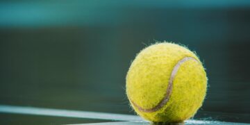 Gauff Powers Past Cocciaretto to Reach French Open Quarter-Finals