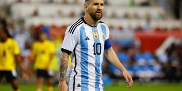 Carlton Cole Criticizes Lionel Messi for Silence Over Racist Chants by Argentina Teammates