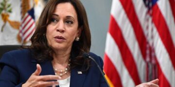 Democrats’ Daring Gamble: Kamala Harris for President?