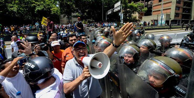 Venezuelan Protests Intensify Amid Allegations of Election Fraud and Government Crackdown