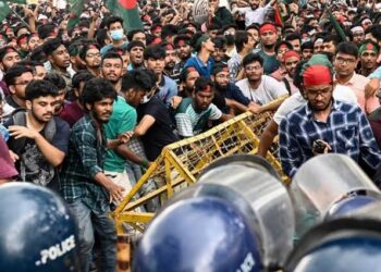 Violent Protests in Dhaka Over Job Quotas