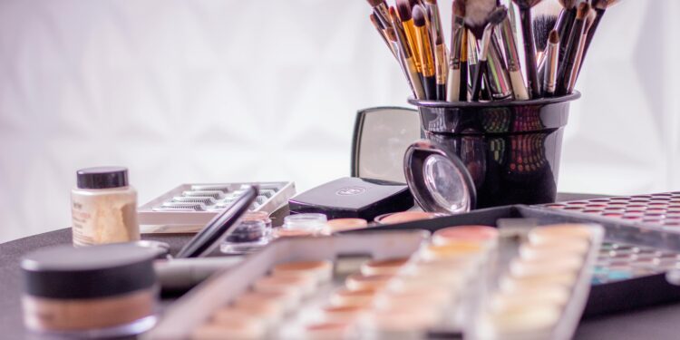 PFAs in Makeup: Health Risks and How to Avoid Them