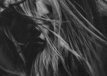 Dandruff Explained: Causes, Symptoms & Effective Treatments at Home