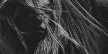 Dandruff Explained: Causes, Symptoms & Effective Treatments at Home