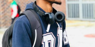 FG reduces funding for students studying in Russia