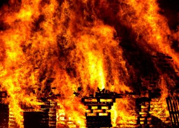 Fire Razes Lagos State Staff Quarters Building