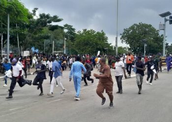 Hoodlums Disrupt #EndBadGovernance Protest in Lagos