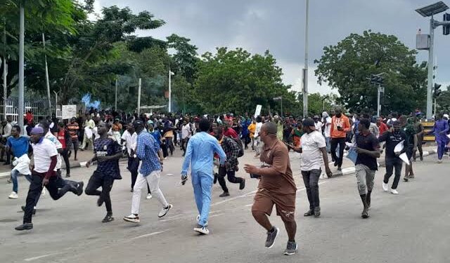 Hoodlums Disrupt #EndBadGovernance Protest in Lagos