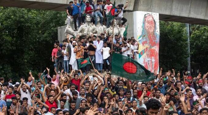 Bangladesh Central Bank Deputies Step Down Following Protests