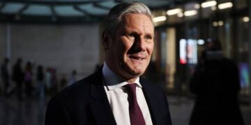 Prime Minister Starmer Cancels Holiday to Address Ongoing Anti-Immigration Riots