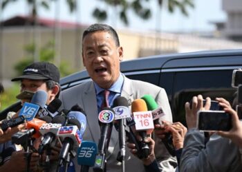 Thailand Constitutional Court Dismisses PM in Ethics Case