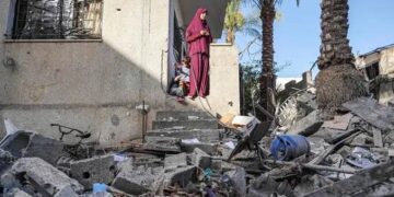 Israeli Strike on Gaza: 17 Dead, Mass Evacuations Amid Ceasefire Talks