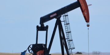 US Crude Oil Prices Dip Below $77 Amid Libyan Production Halt