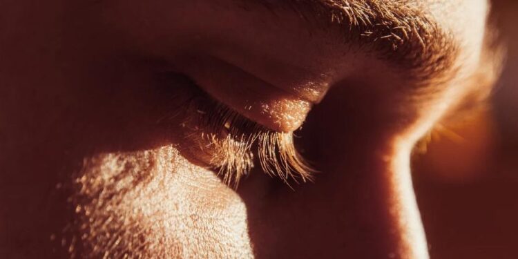 Herpes Keratitis: Types, Symptoms, Causes and Risk Factors of This Disease