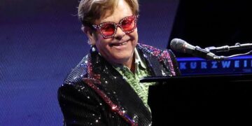 Elton John Opens Up About Eye Infection and Recovery