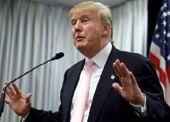 Donald Trump Holds Slim Lead Over Kamala Harris in Latest National Poll