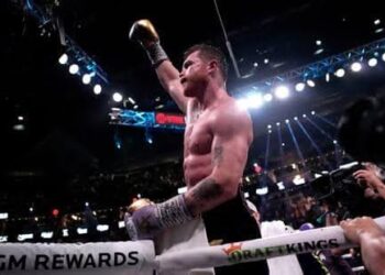 Canelo Alvarez outclasses Berlanga to retain super middleweight title