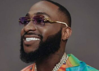 Fans Tease Davido As Wizkid And Burna Boy’s ‘CHOSEN’ Apron Pictures Go Viral