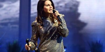 Lana Del Rey Denies Rumored Romance with Alligator Tour Guide