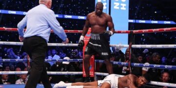 Dubois Stops Joshua in the Fifth Round to Defend Title