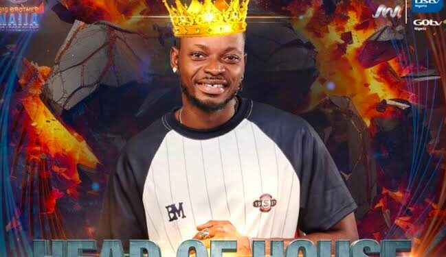 Kellyrae Kisses Damilola in the Presence of his Wife as BBNaija Fans Go Wild